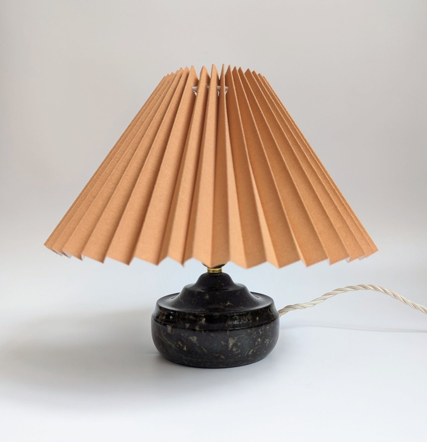 Red & White Streamed Serpentine