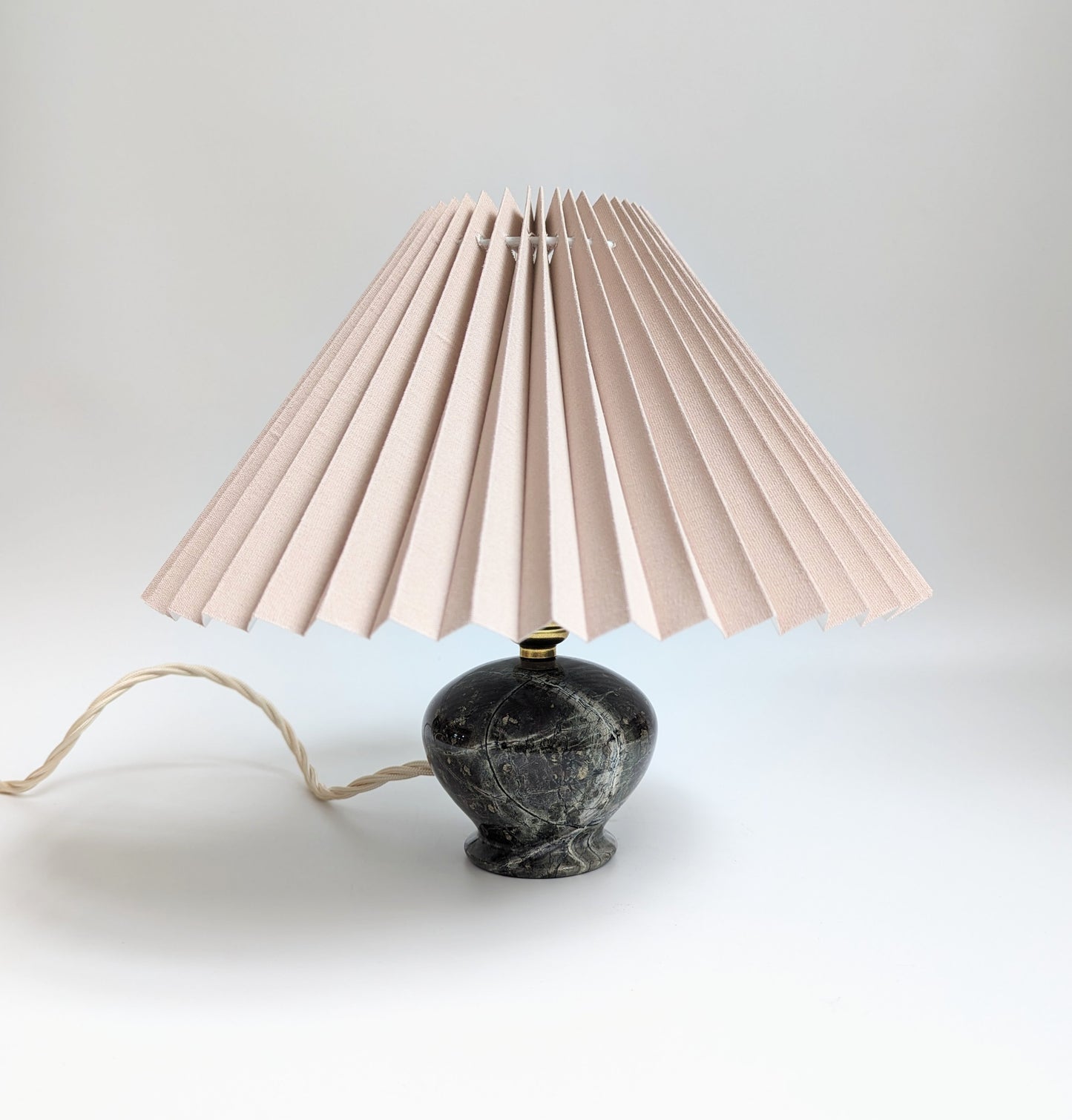 Rounded White Dappled Serpentine