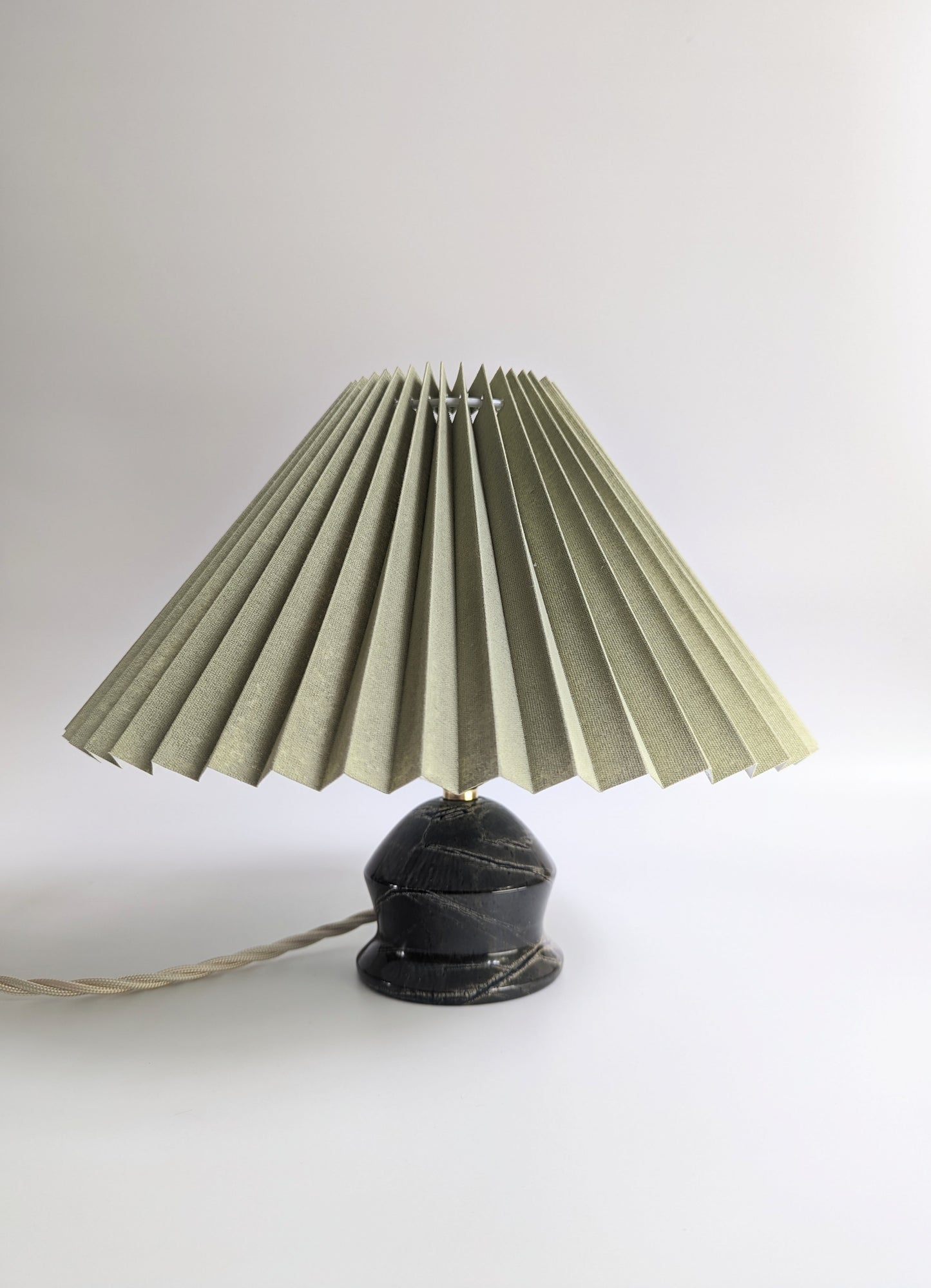 White Streams & Smooth Blacks Serpentine