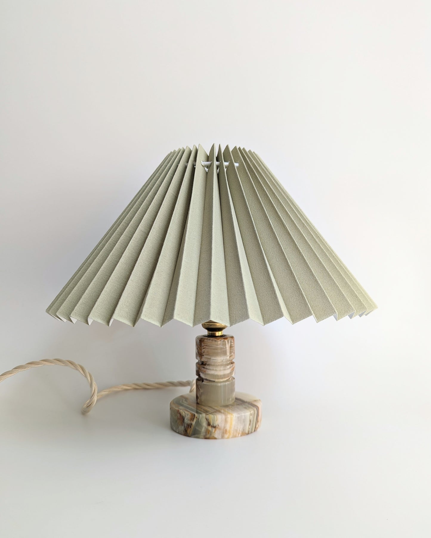 Rippled Onyx Column Lamp