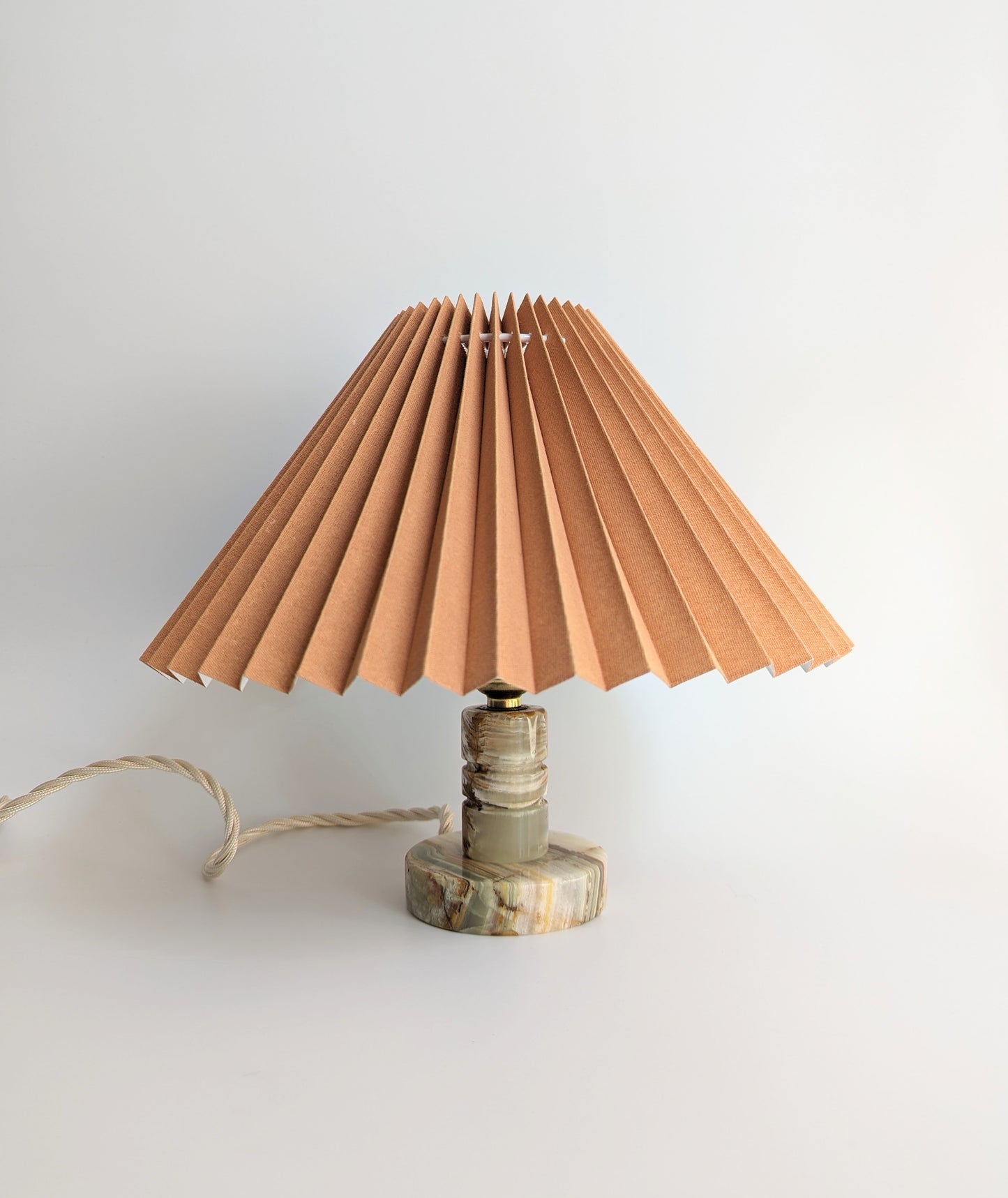 Rippled Onyx Column Lamp