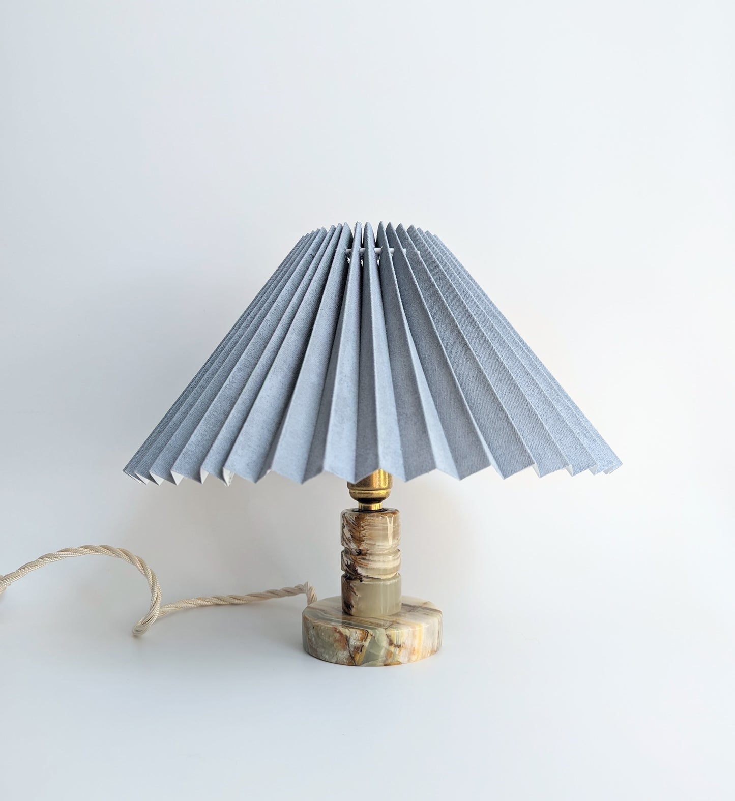 Rippled Onyx Column Lamp