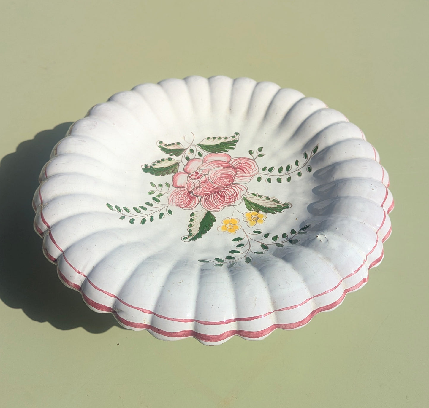 Hand Painted Scalloped Edged Pedestal