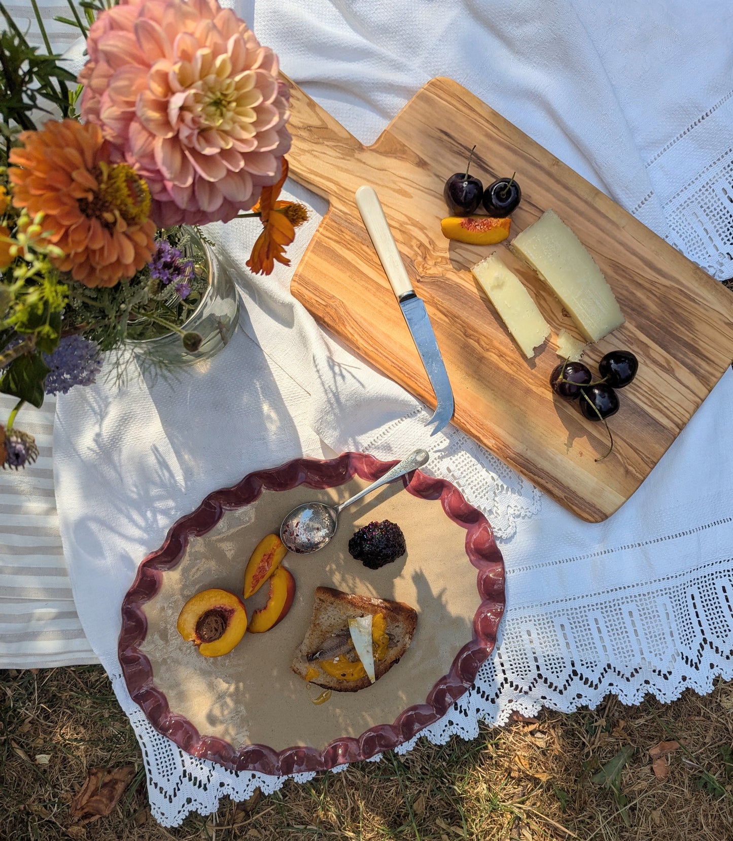 Burgundy Edged Frill Platter